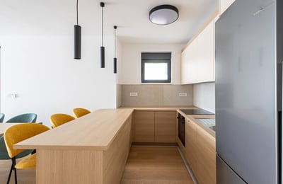 Location d’un élégant appartement de 3 pièces, 82 m², Voždovac, Belgrade, Serbie